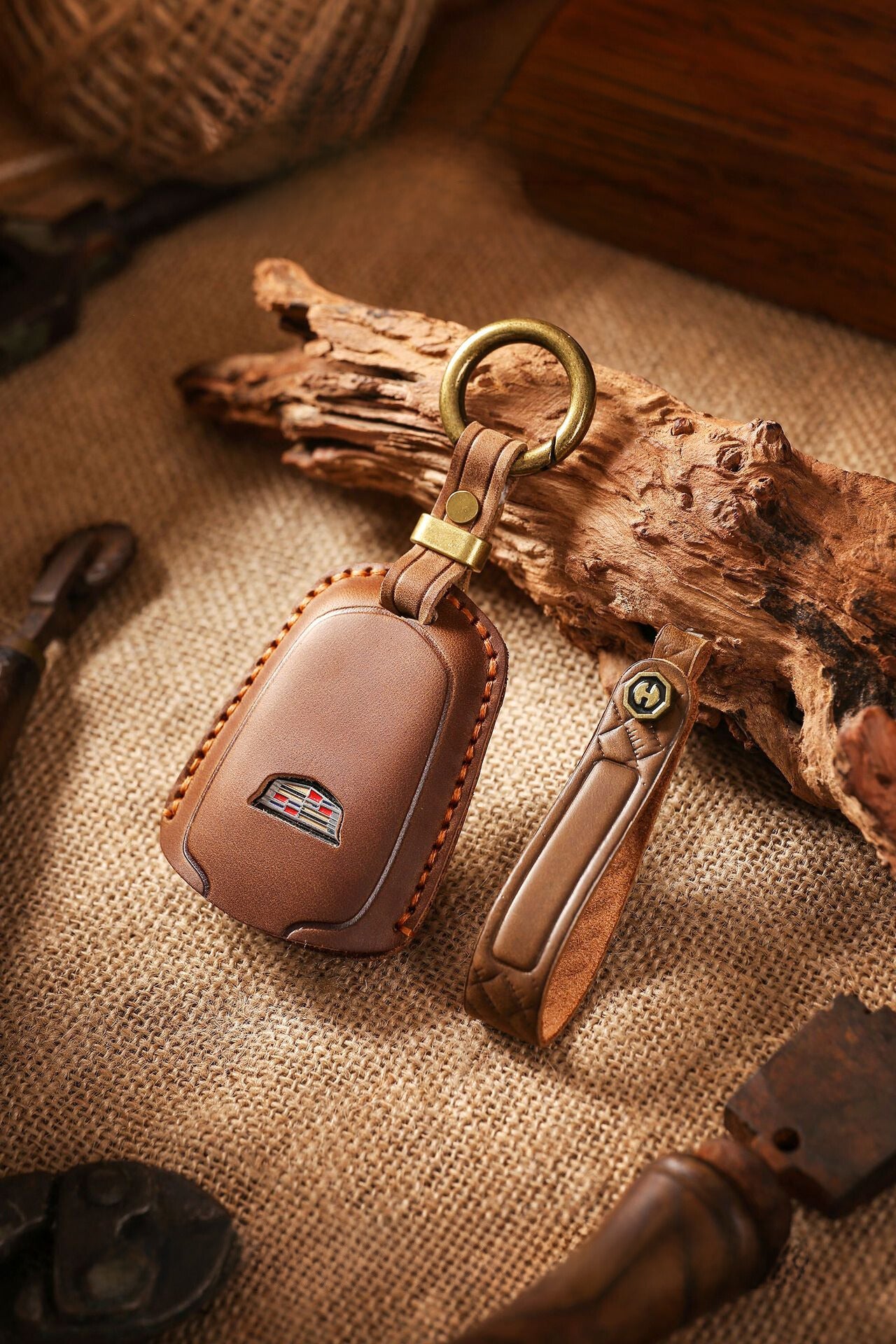 [Cadillac] Vintage Key Holder for Cadillac Xt5/xt4/xt6 Handmade Leather Keychain