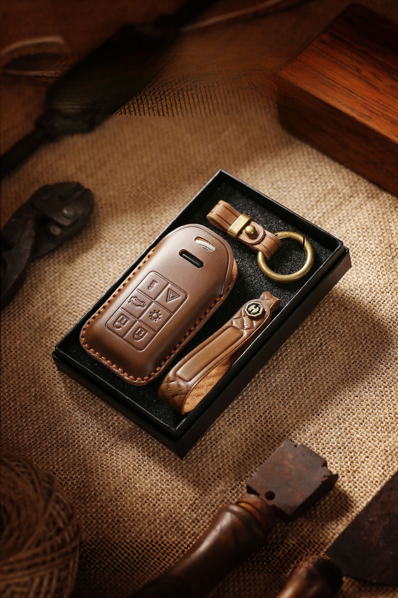 [Volvo] The new retro key cover is suitable for the old Volvo leather handmade car key case case chain