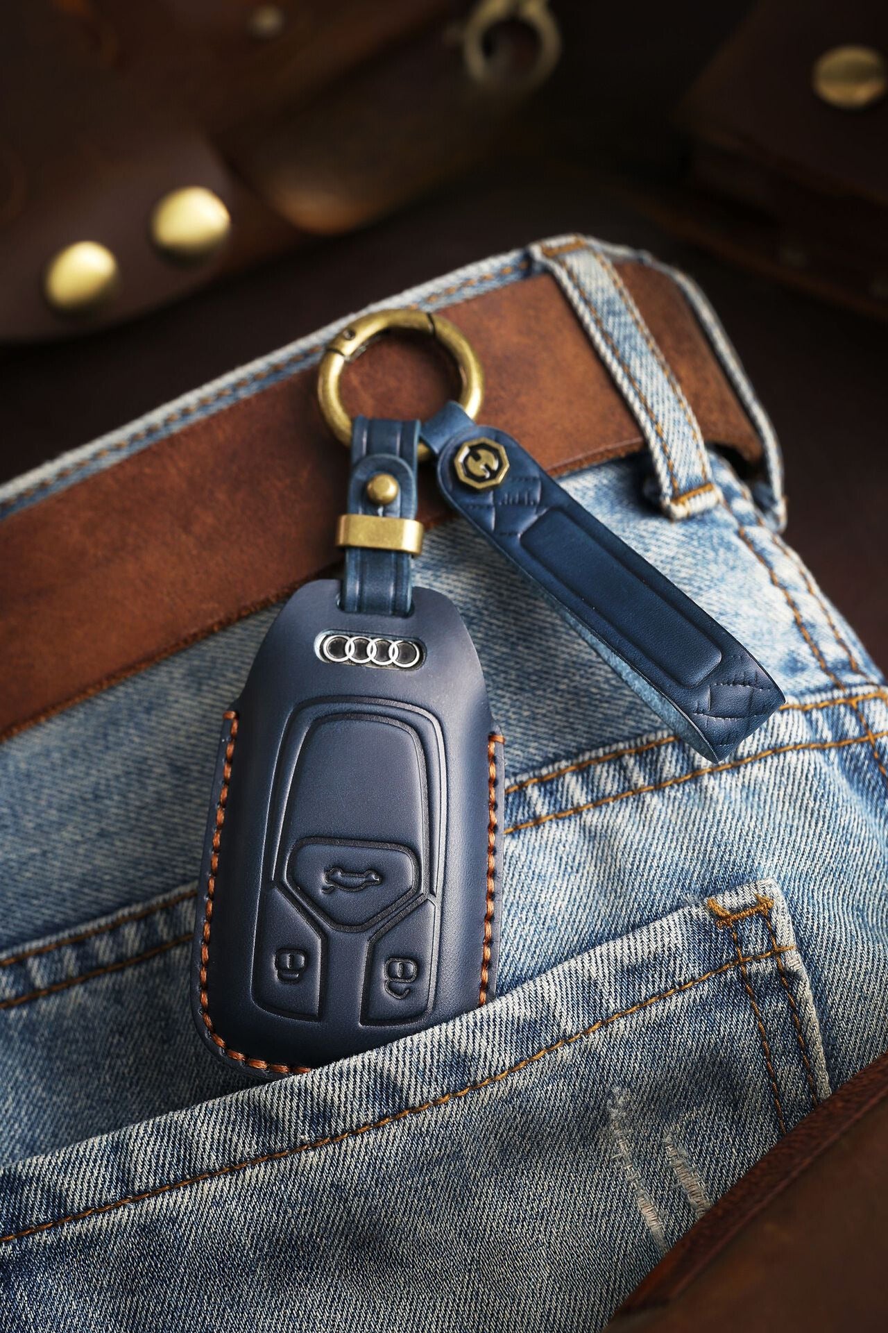 [Audi] Retro key case for 18 models Audi A6L key cover Q5 leather old A8L bag car key special case