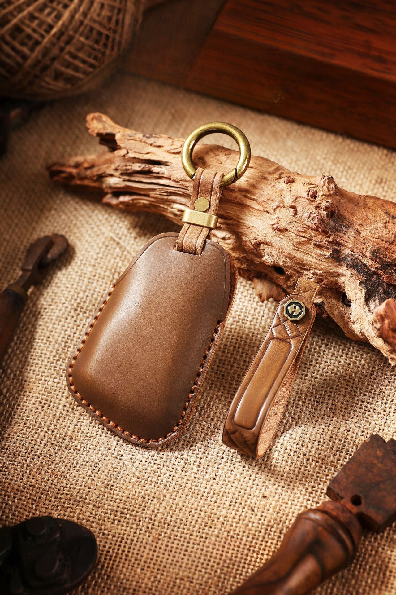 [Buick] Vintage leather key cover is suitable for the new Buick Envision high-end leather protection car key protection clasp