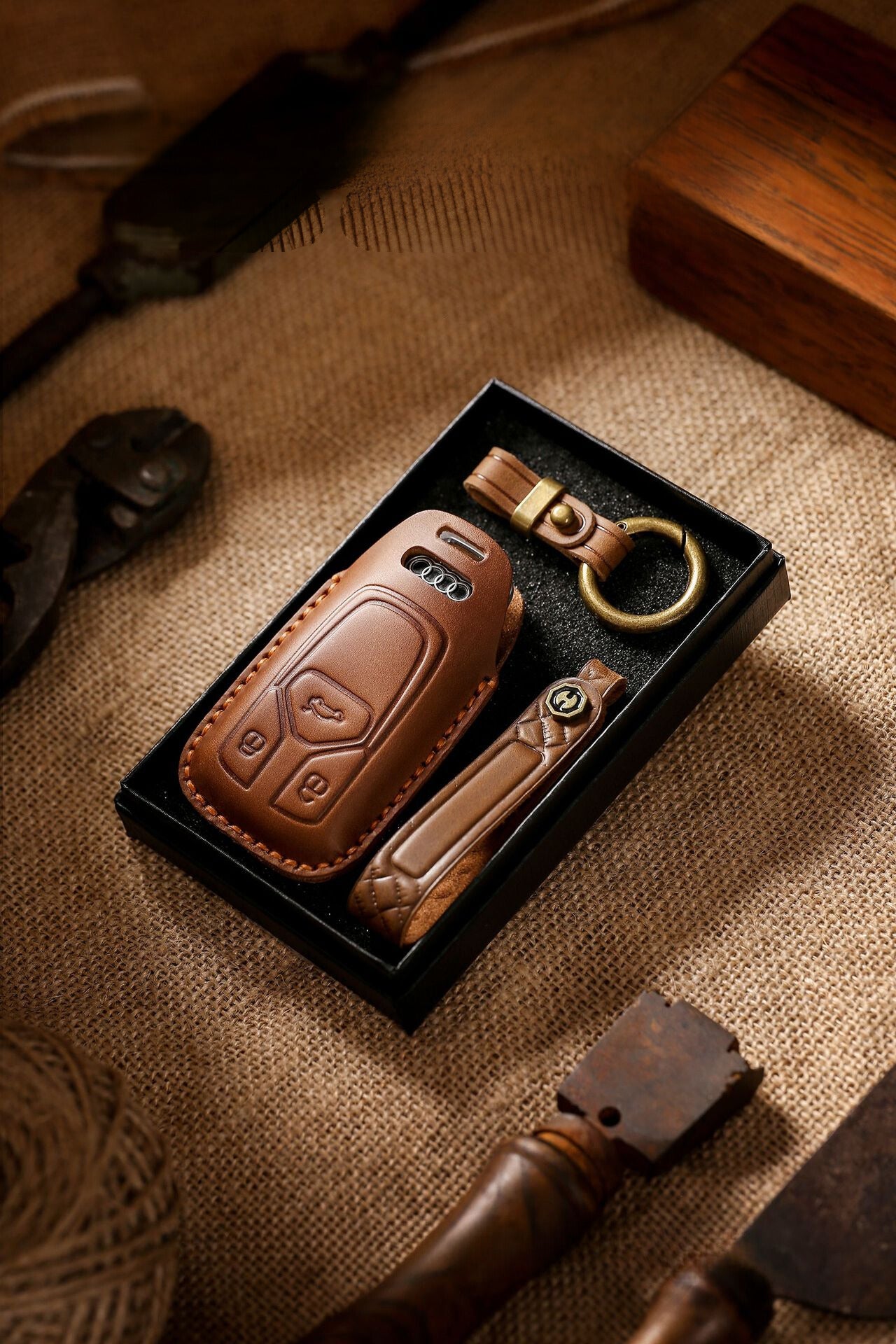 [Audi] Retro key case for 18 models Audi A6L key cover Q5 leather old A8L bag car key special case