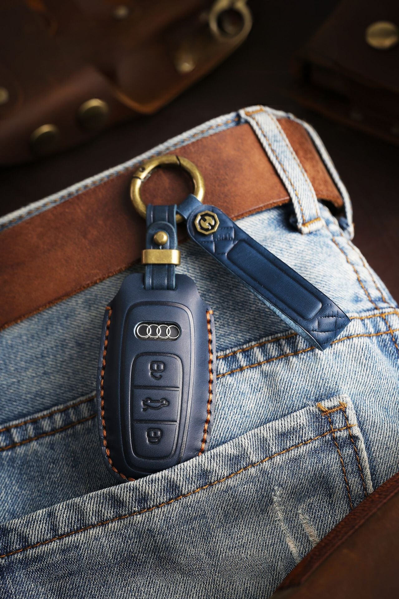 [Audi] The new retro key case is suitable for 19 models of Audi leather pure hand-stitched car key case key fob