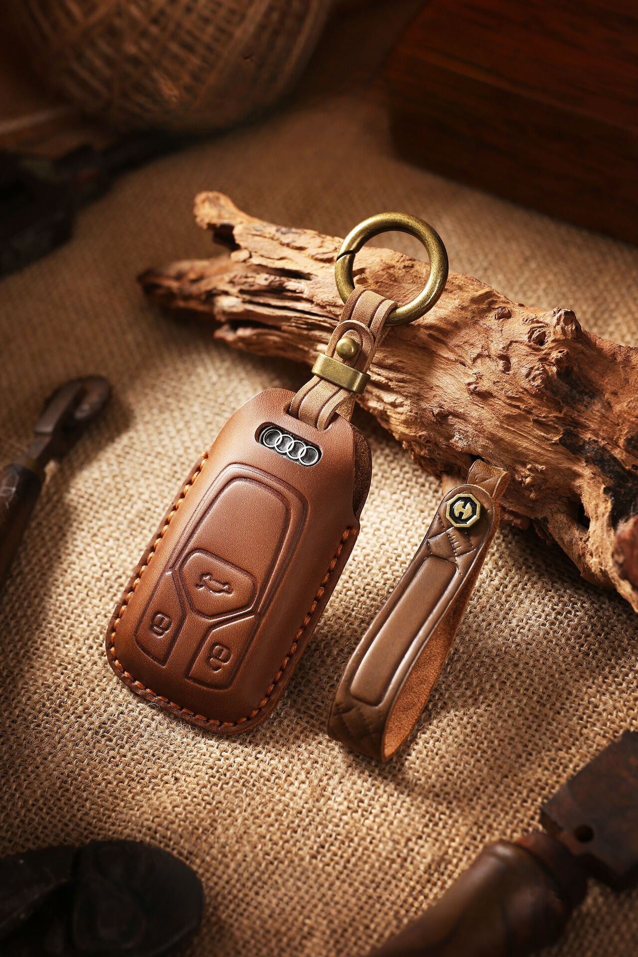 [Audi] Retro key case for 18 models Audi A6L key cover Q5 leather old A8L bag car key special case