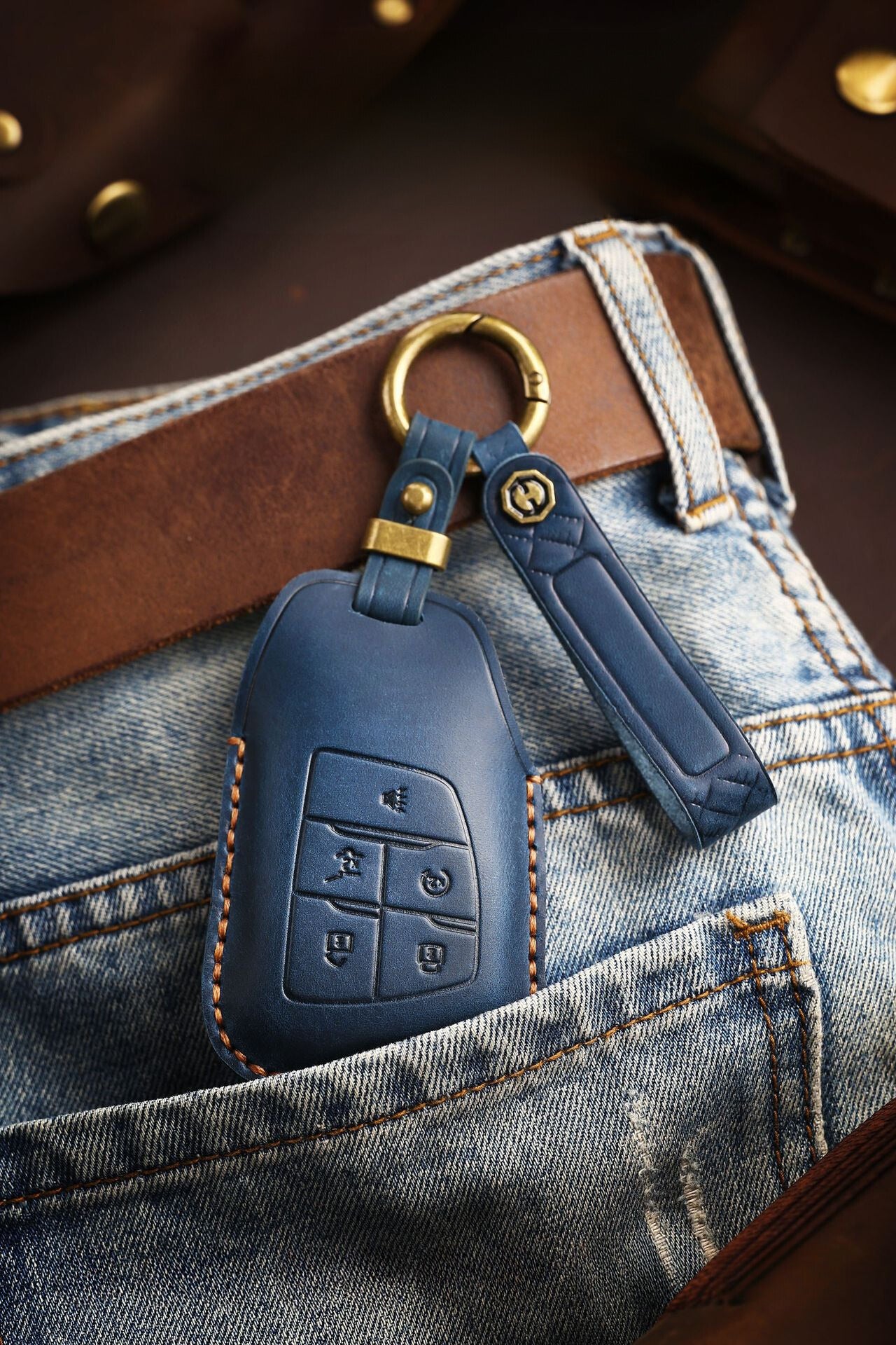 [Buick] Vintage leather key cover is suitable for the new Buick Envision high-end leather protection car key protection clasp