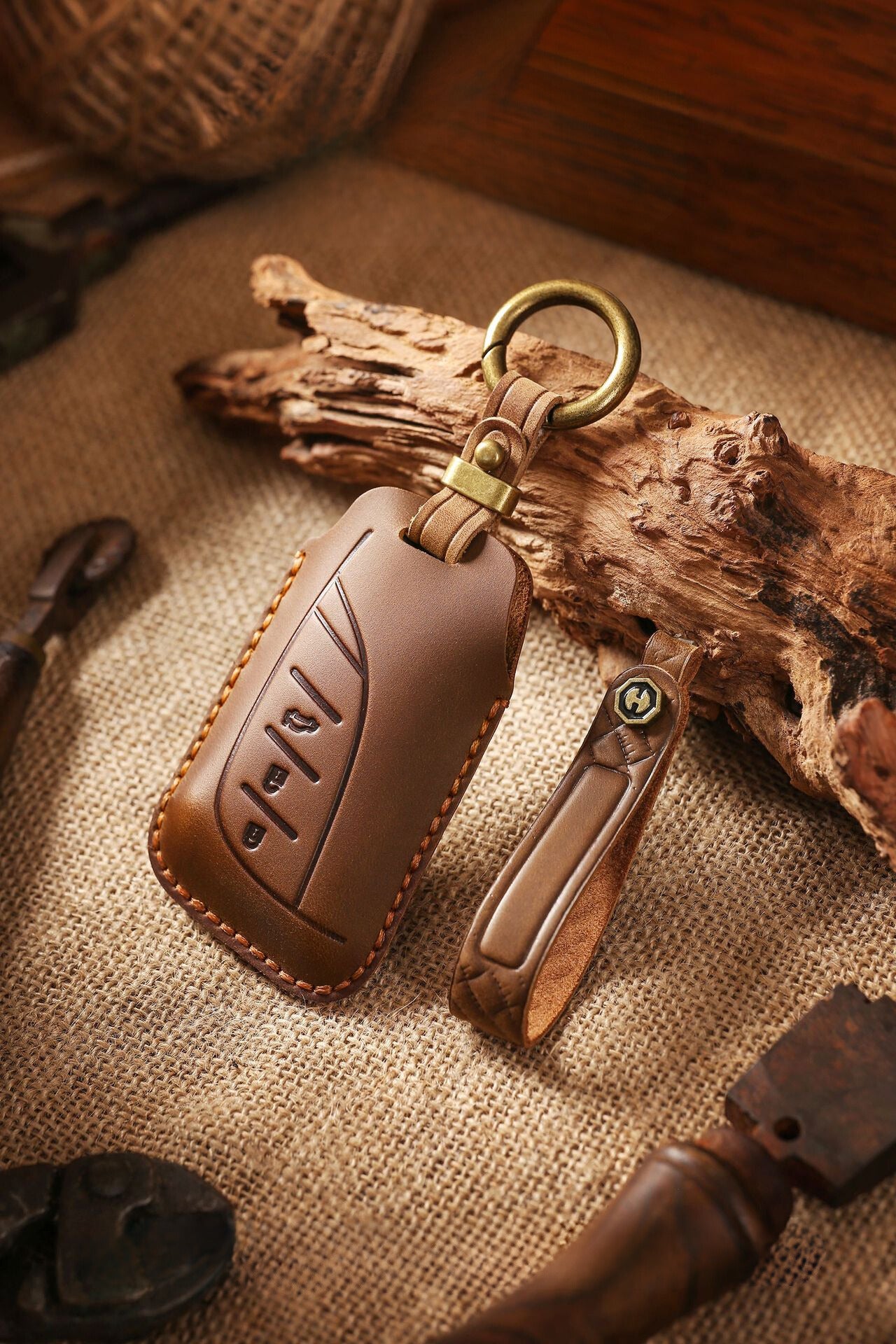 [Lexus] The new retro key case is suitable for the Lexus handmade leather key case clasp