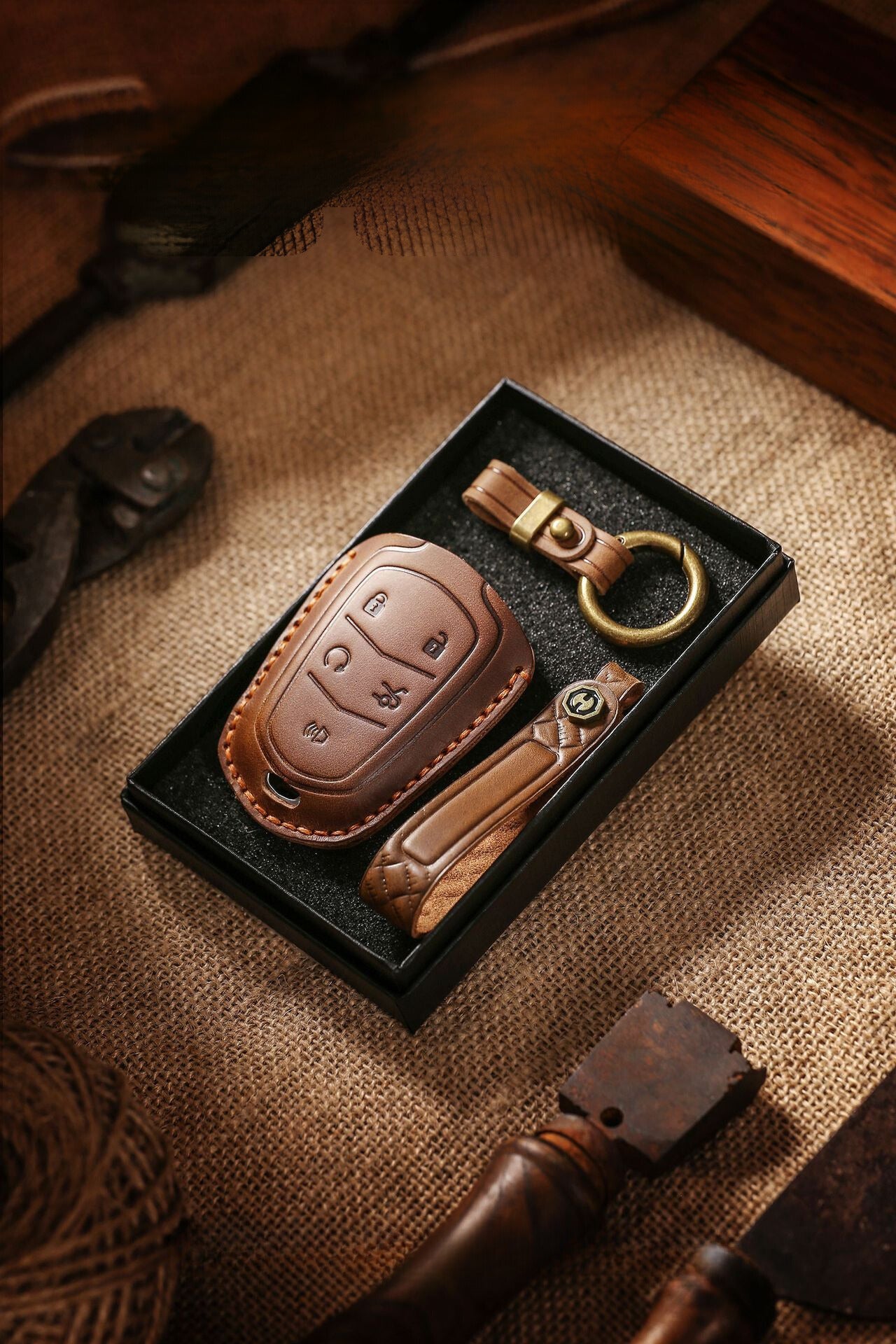 [Cadillac] Vintage Key Holder for Cadillac Xt5/xt4/xt6 Handmade Leather Keychain