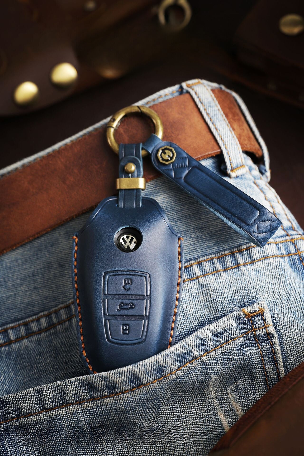 [Volkswagen] The new retro key cover is suitable for the Volkswagen old Touareg pure hand-stitched leather special key case clasp