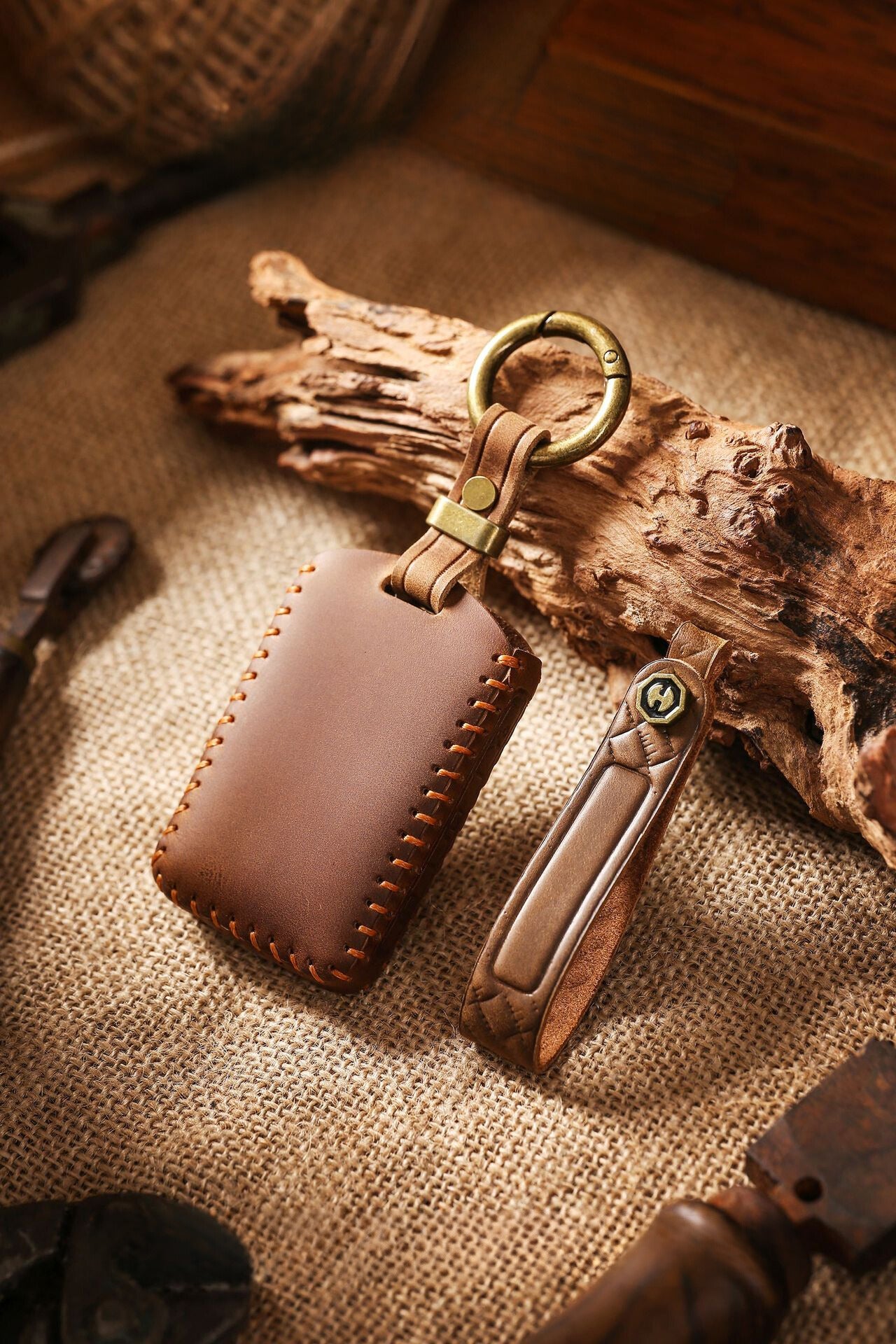 [Volvo] The new retro key cover is suitable for the new Volvo car pure hand-stitched real cowhide key case clasp