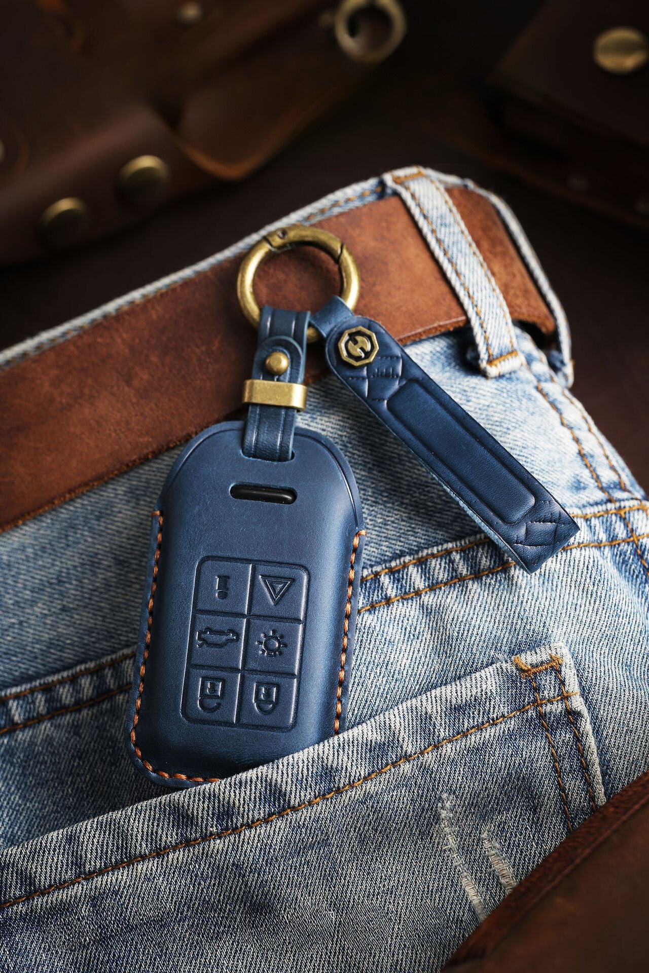 [Volvo] The new retro key cover is suitable for the old Volvo leather handmade car key case case chain