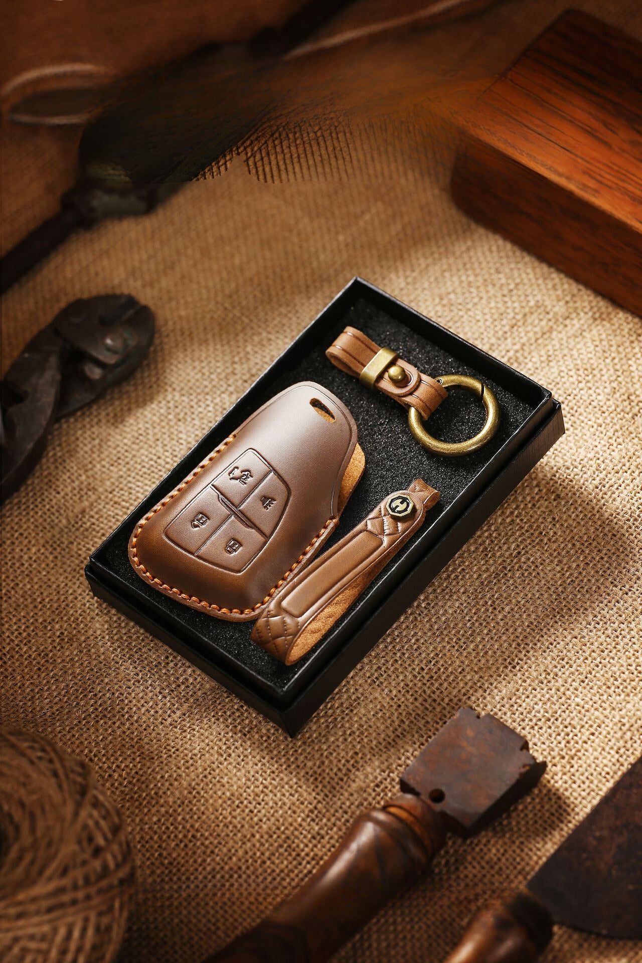 [Buick] Vintage leather key cover is suitable for the new Buick Envision high-end leather protection car key protection clasp